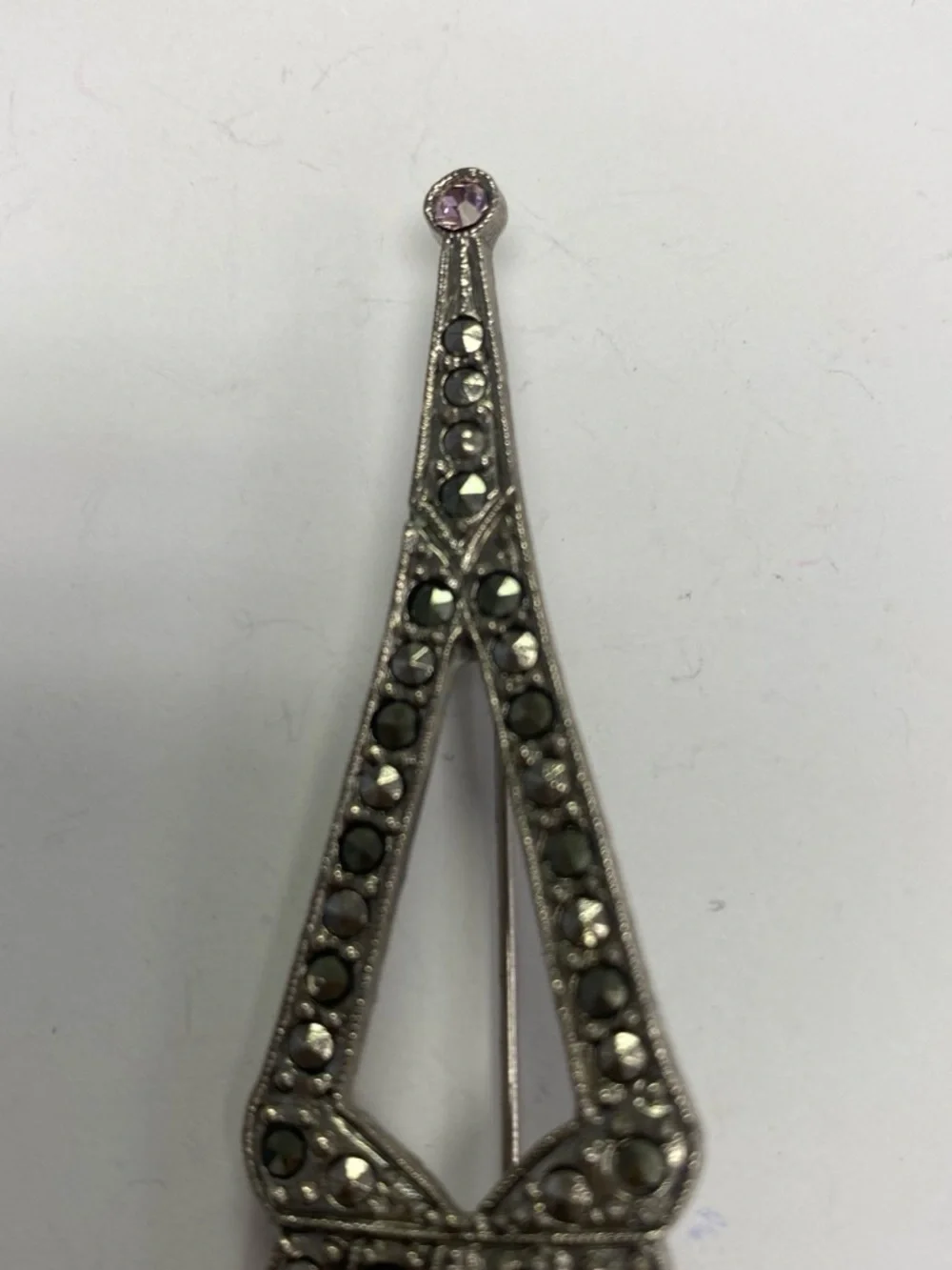Vintage-Inspired Silver Tone Brooch with Pink Teardrop Crystal
